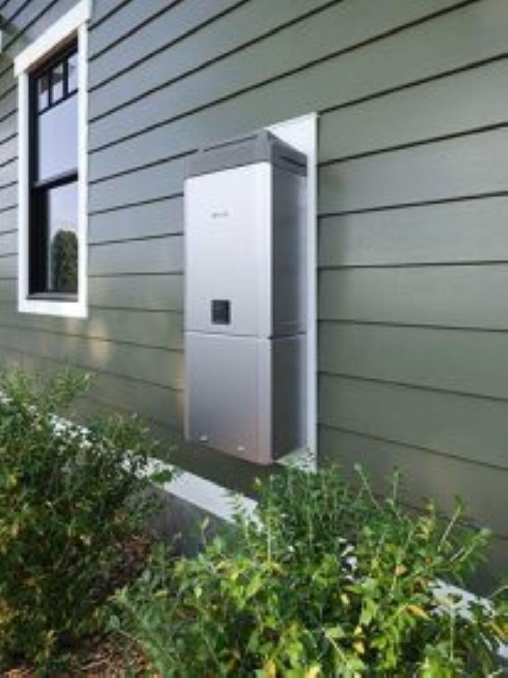 Condensing Smart Sense Tankless Water Heater, Up to 11.1 GPM, 199,000 BTU D695833